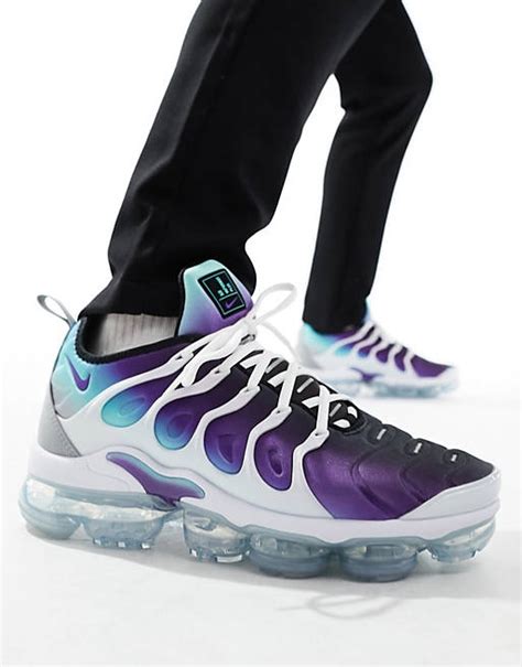 Nike – Air Vapormax Plus – Sneaker in Weiß und Lila 